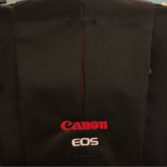 Canon T3i / EOS 600D / Kiss X5 w/ 18-55mm efs & 75-300mm ef - Picture 12 of 13